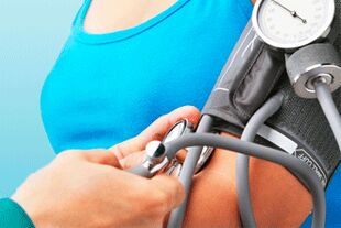 Mesurer la tension artérielle peut aider à identifier l'hypertension